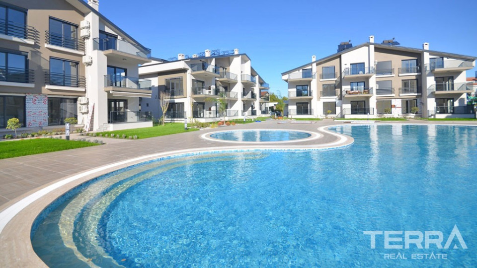 Family Apartment with Large Swimming Pool in Fethiye Town