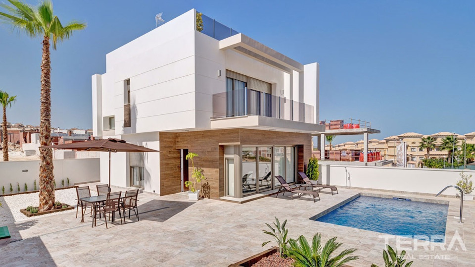 Villas with Private Pool in Villamartin Orihuela Close to Golf Courses
