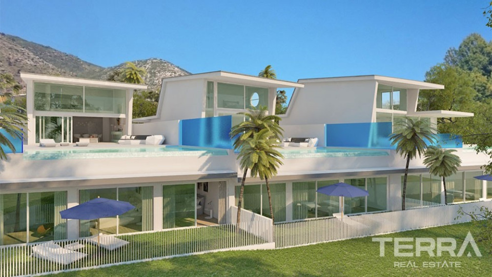 Sea View Houses in Exclusive Complex with Beach Club in Fuengirola
