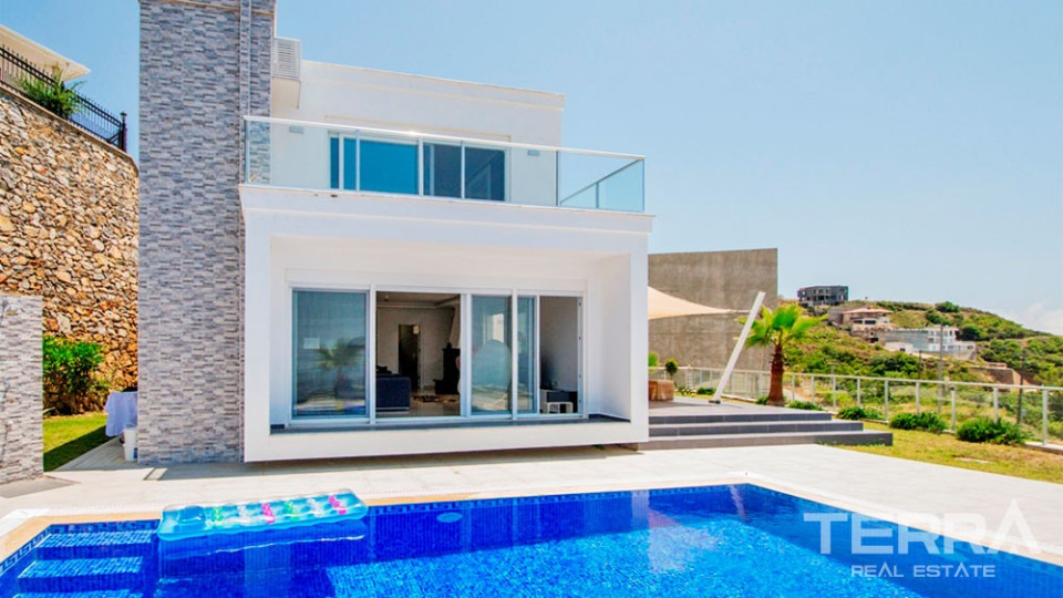 Furnished Alanya Villa for Sale in Kargıcak with Endless Sea View