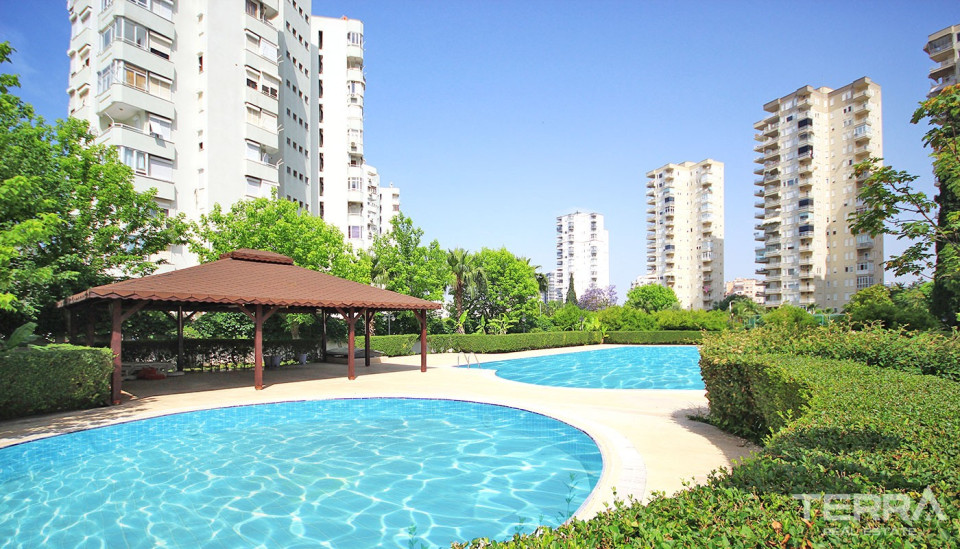 Resale 2 Bedroom Flats with Prime Location in Antalya Lara