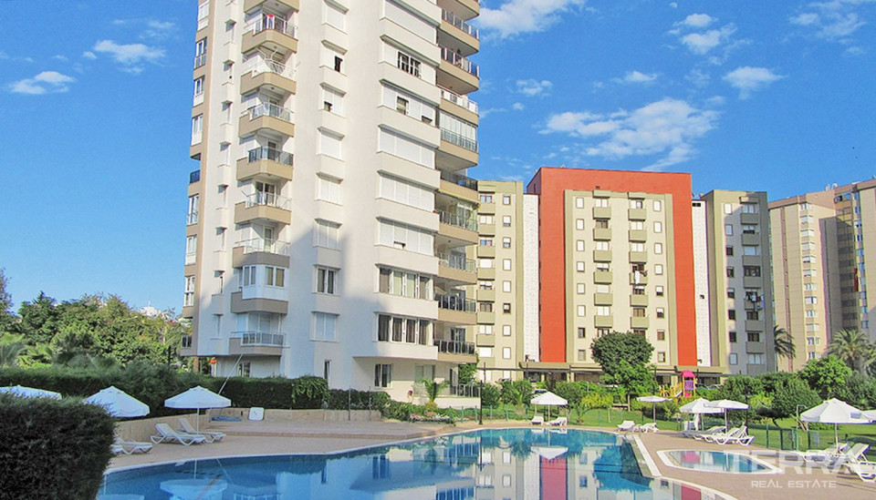 Seafront Antalya Apartment with Prime Location in Lara