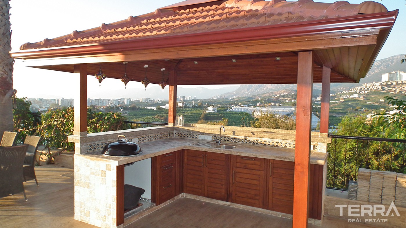 Luxury Villa Overlooking Mediterranean Sea and Castle in Alanya - 33881