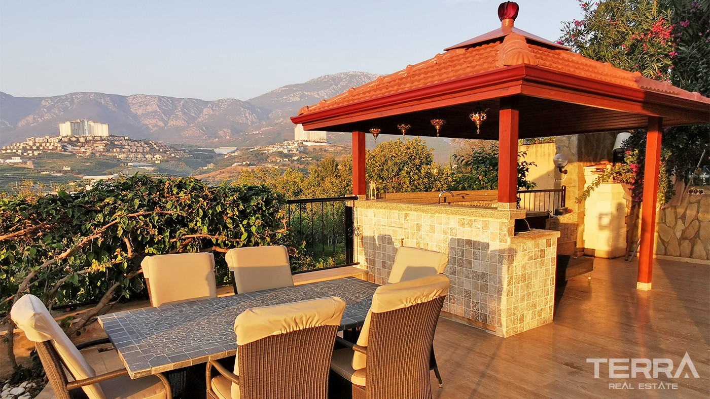Luxury Villa Overlooking Mediterranean Sea and Castle in Alanya - 33883
