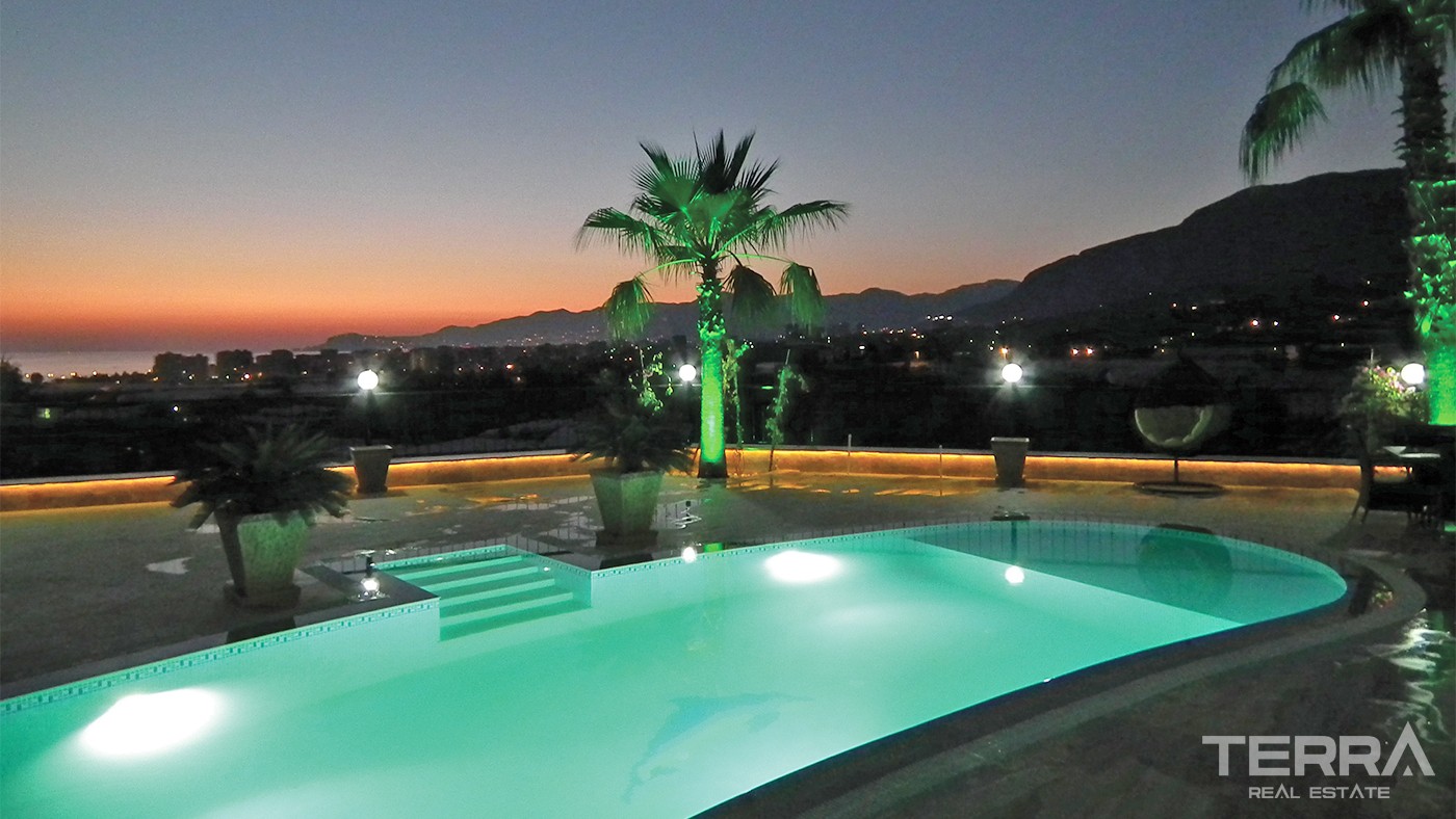 Luxury Villa Overlooking Mediterranean Sea and Castle in Alanya - 33886