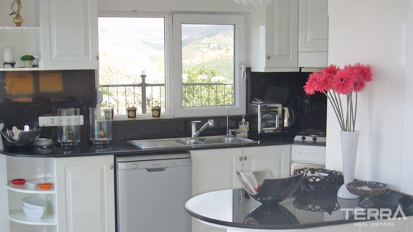 Luxury Villa Overlooking Mediterranean Sea and Castle in Alanya - 33888