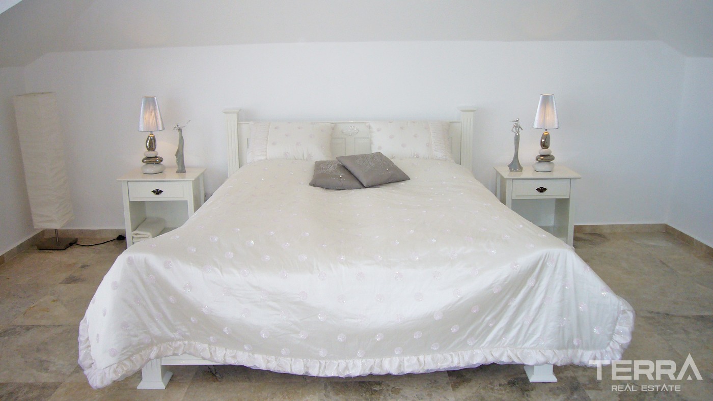 Luxury Villa Overlooking Mediterranean Sea and Castle in Alanya - 33891