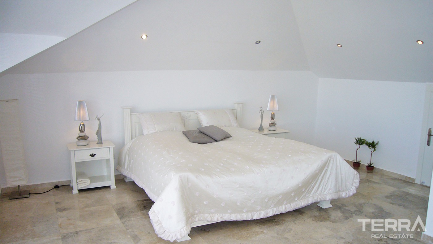 Luxury Villa Overlooking Mediterranean Sea and Castle in Alanya - 33893