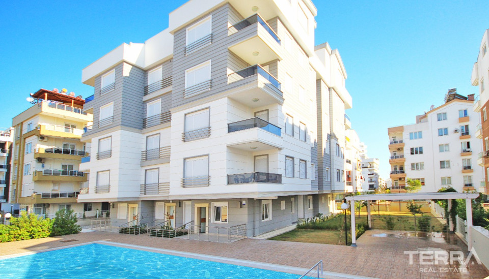 Ready Antalya Flats for Sale Located 600 m from Konyaaltı Beach