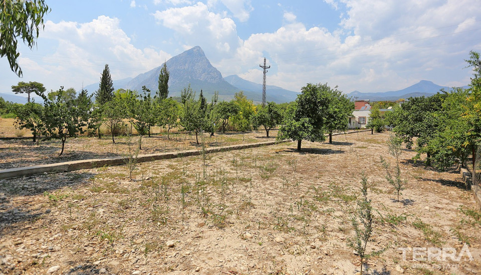 Resale House with Large Plot for Sale in Konyaaltı Antalya