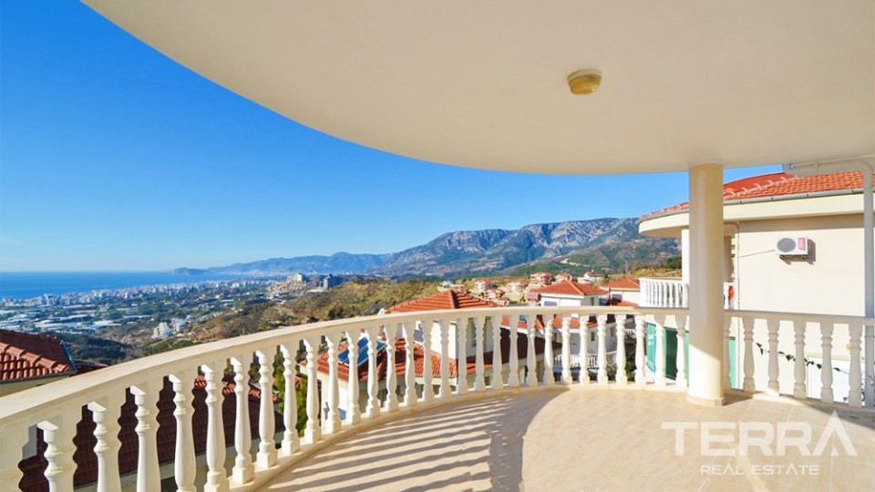 Fully Furnished Detached Villa With Panoramic Sea&City Views in Alanya
