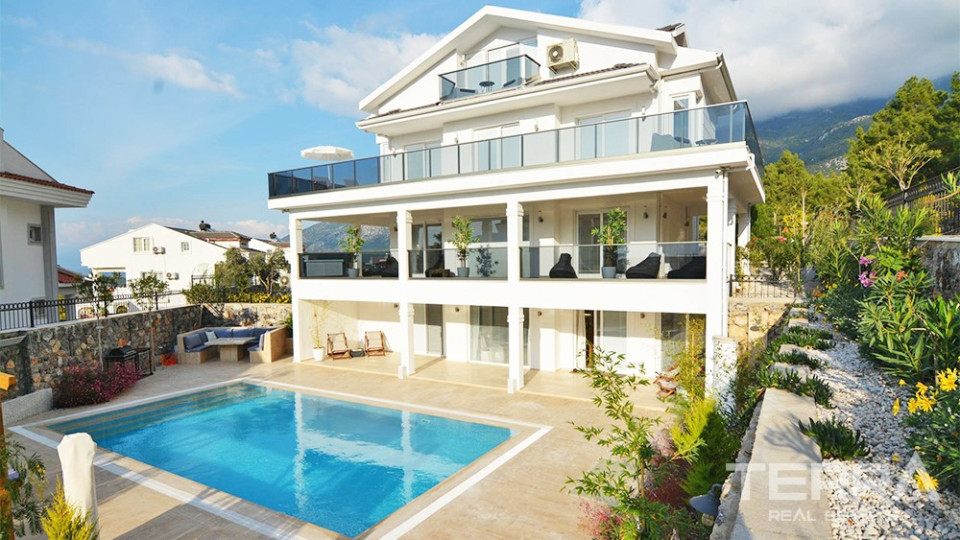 Elegant Villa with Luxury Features and Large Garden in Fethiye Ovacık