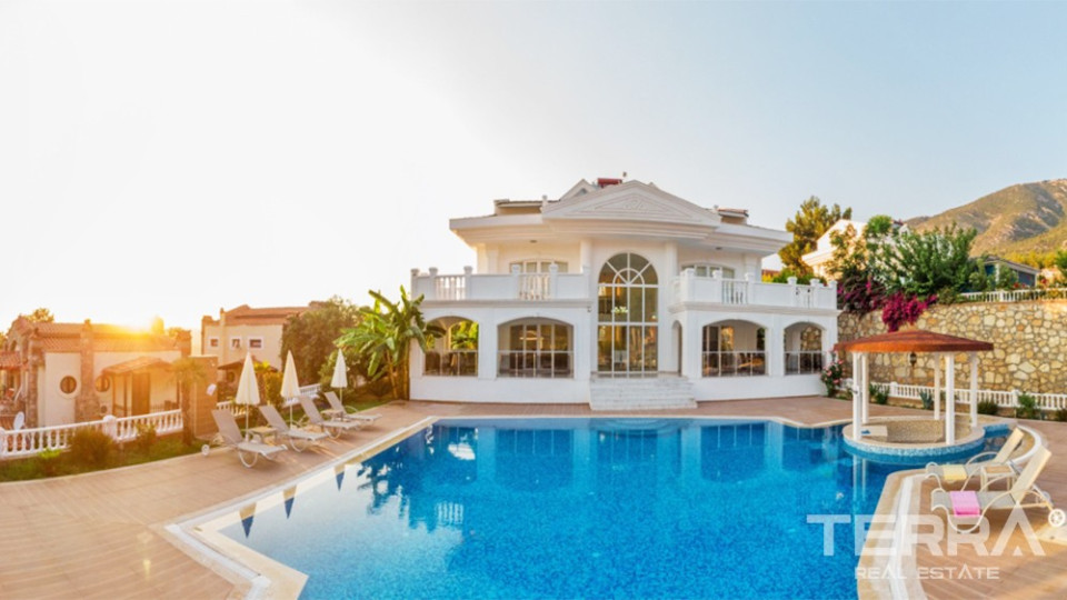 Elegant Villa with Spacious Garden and Private Pool in Fethiye Ovacık