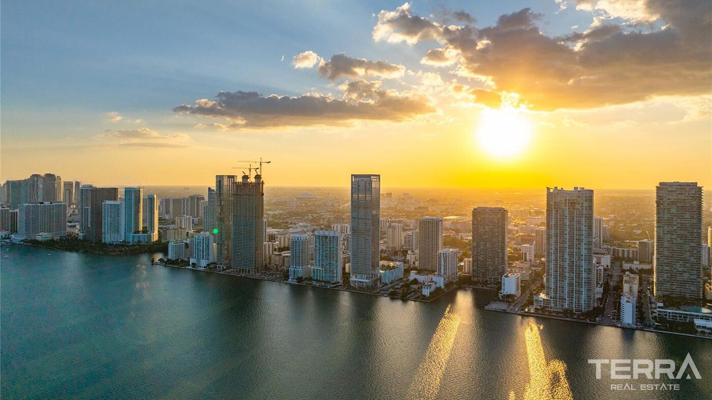 Stylish Apartments in Miami East Edgewater with Charming Sea Views - 96274