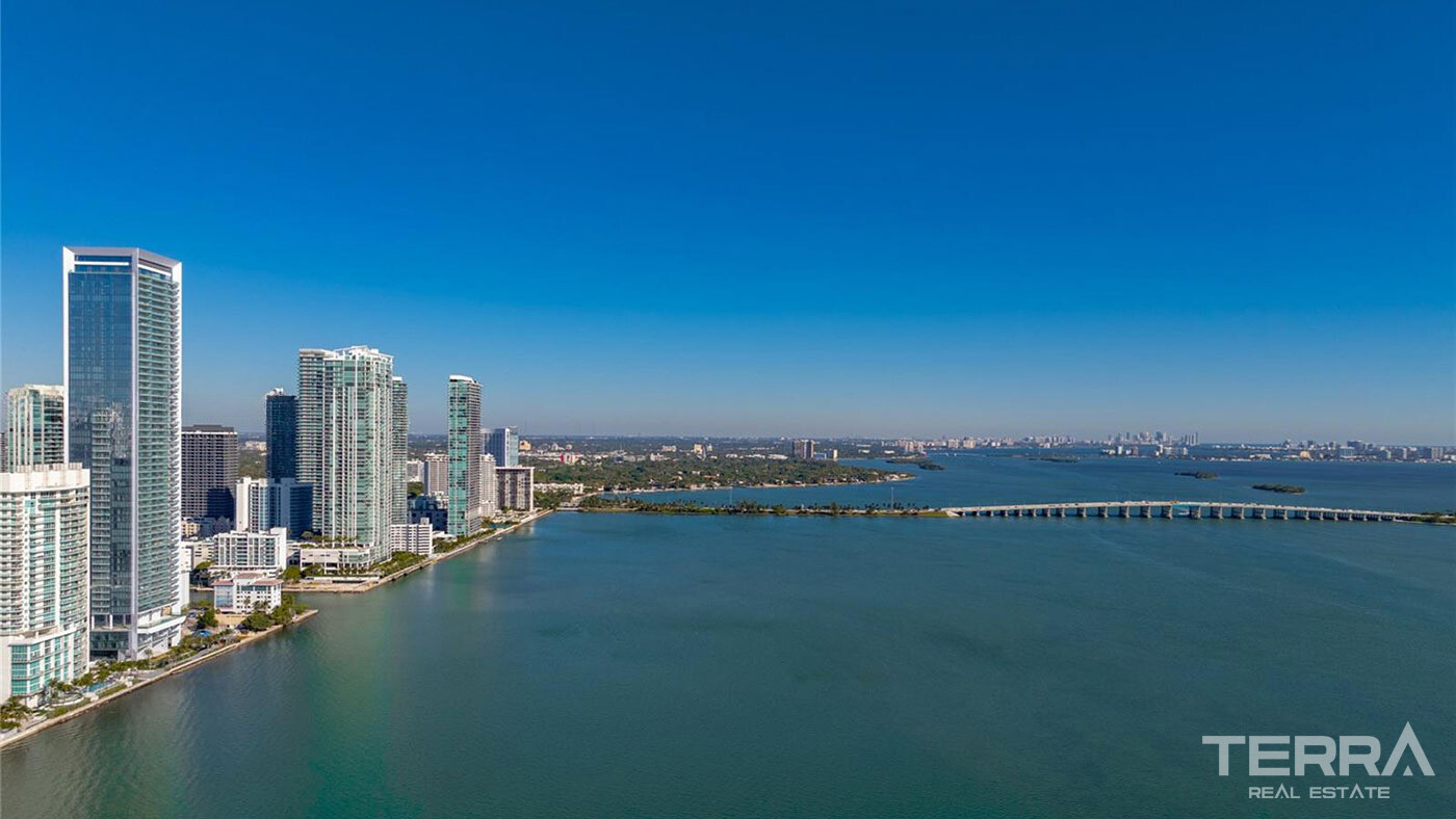 Stylish Apartments in Miami East Edgewater with Charming Sea Views - 96276