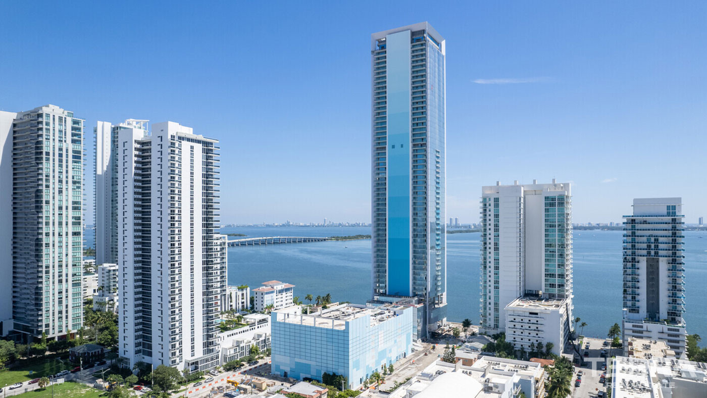 Stylish Apartments in Miami East Edgewater with Charming Sea Views - 96278