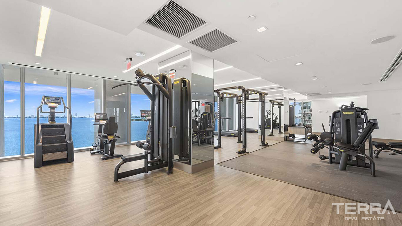 Stylish Apartments in Miami East Edgewater with Charming Sea Views - 96279