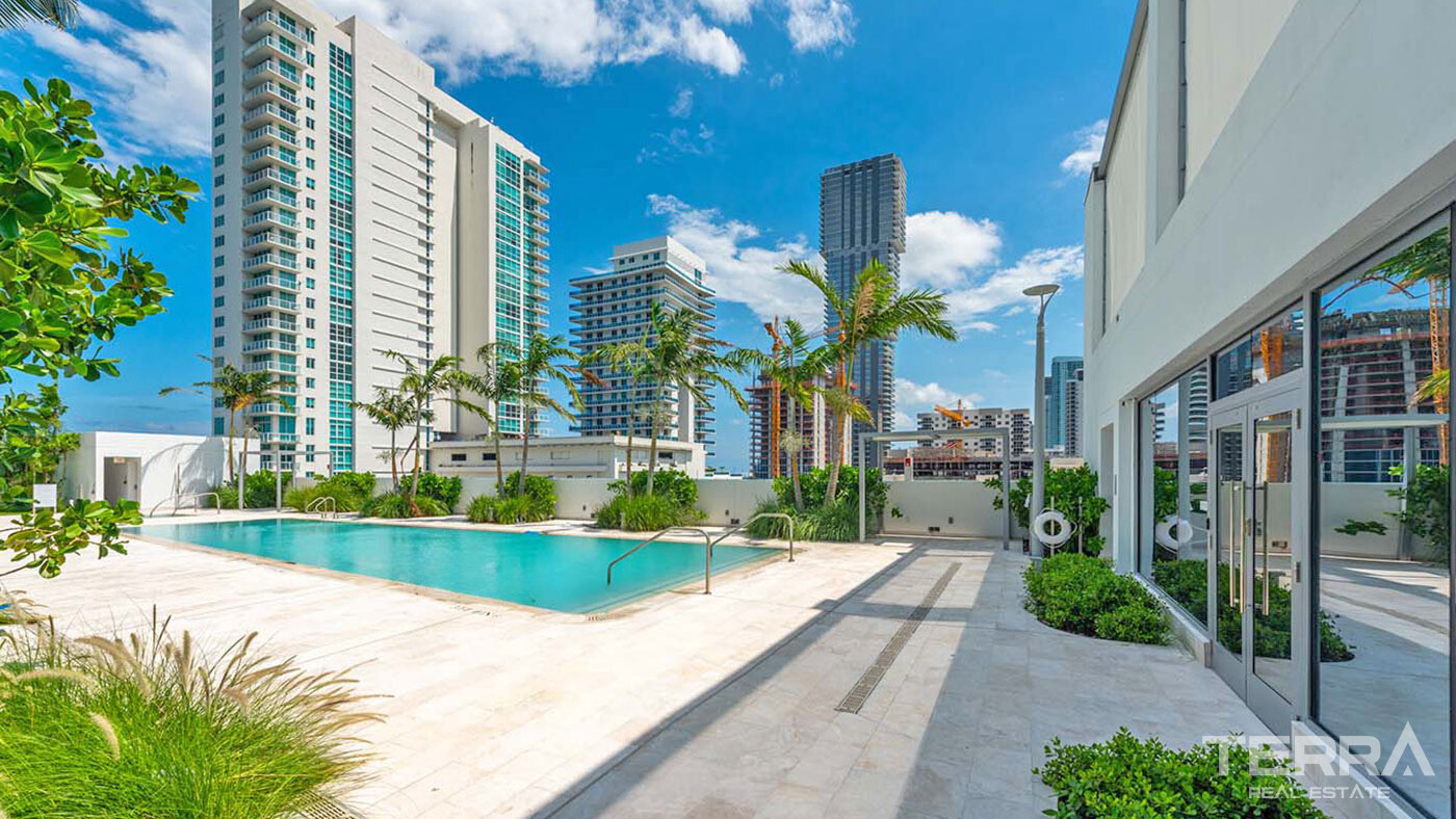 Stylish Apartments in Miami East Edgewater with Charming Sea Views - 96282