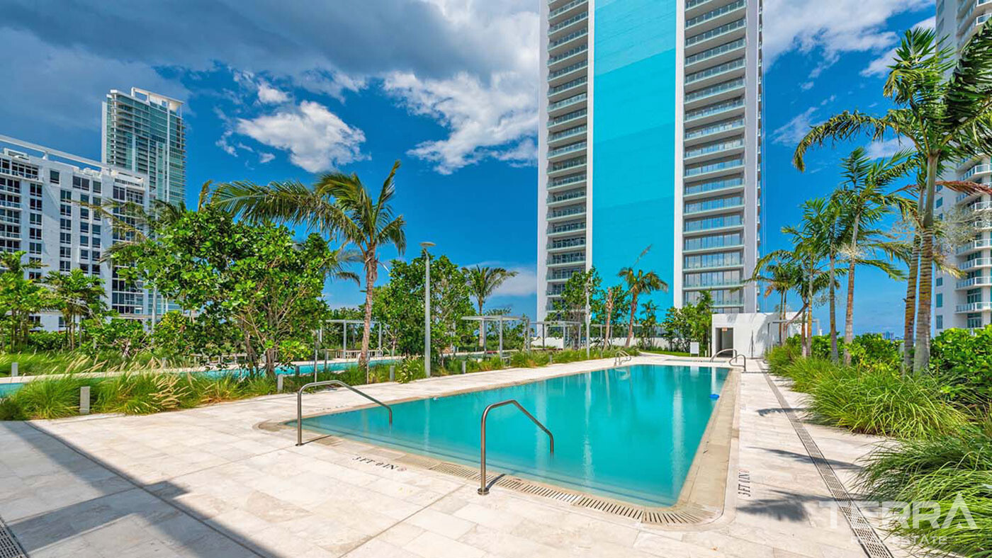 Stylish Apartments in Miami East Edgewater with Charming Sea Views - 96285