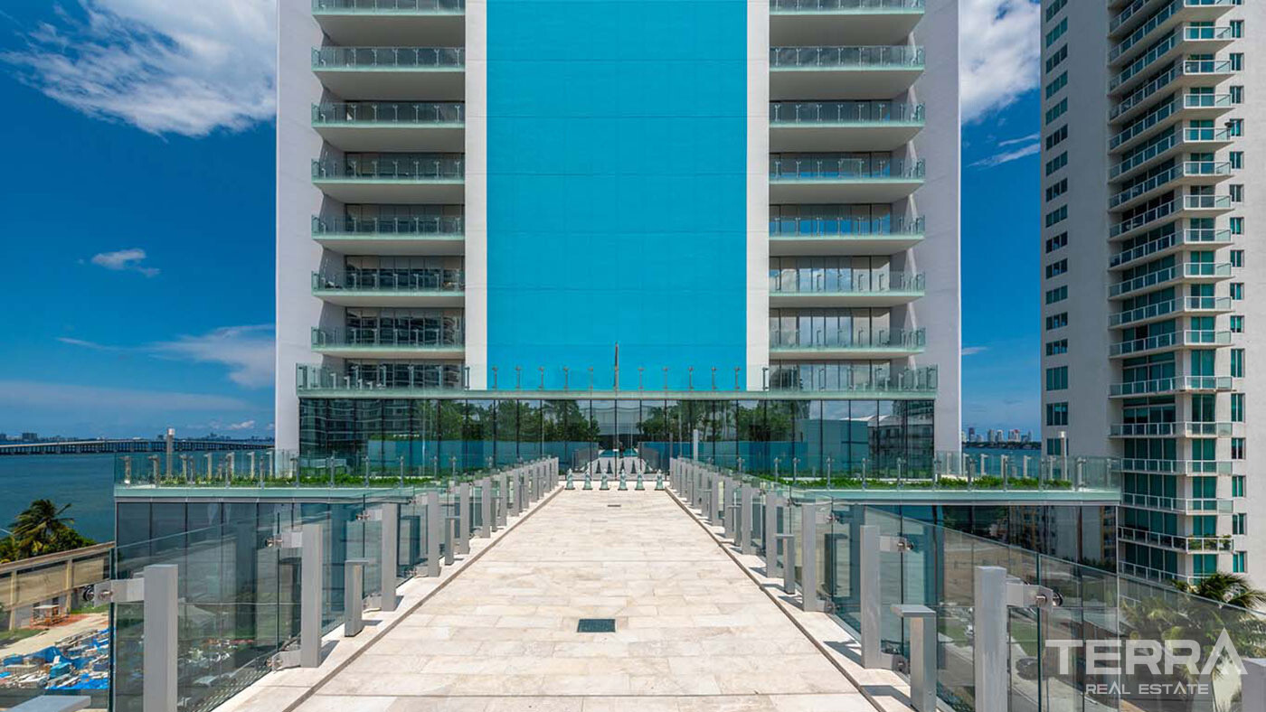 Stylish Apartments in Miami East Edgewater with Charming Sea Views - 96284