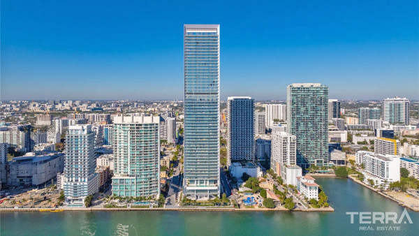 Stylish Apartments in Miami East Edgewater with Charming Sea Views