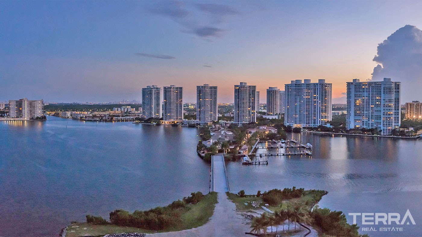 Panoramic Sea View Condos Located on an Island in Florida Aventura - 36355