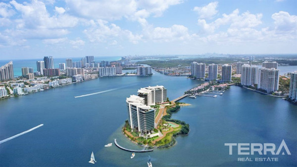 Panoramic Sea View Condos Located on an Island in Florida Aventura