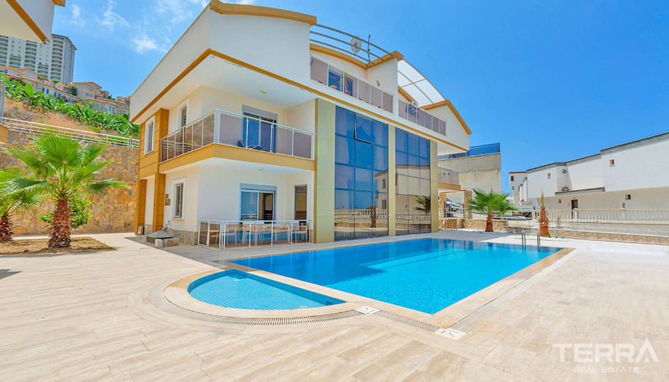 Sea View House With Private Sauna and Luxury Furniture in Kargıcak