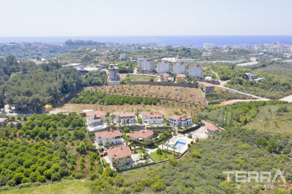 Remarkable Villa in the Development With Common-Use Pool in Oba