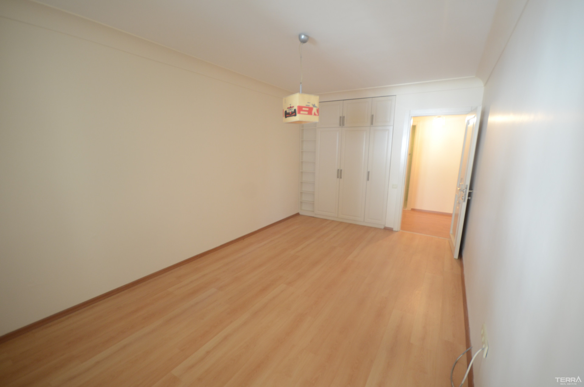 Seafront Family Apartment Facing Famous Cleopatra Beach in Alanya - 38774