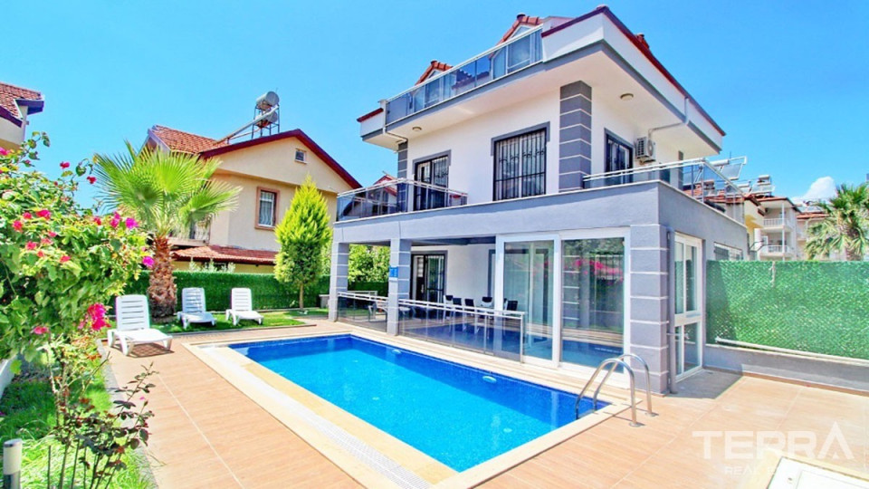 Furnished Detached House with Private Pool for sale in Fethiye Çalış