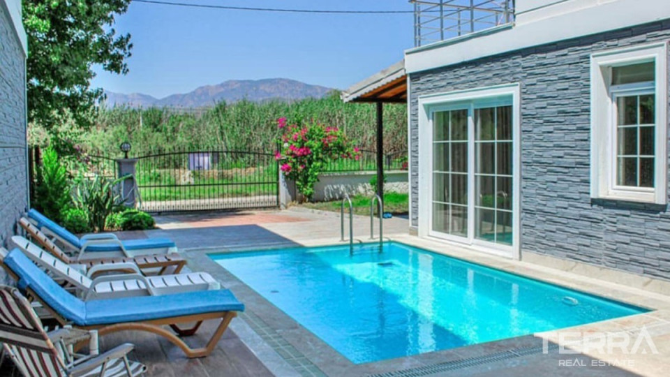 Resale Villa with Walking Distance to the Beach in Fethiye Koca Çalış