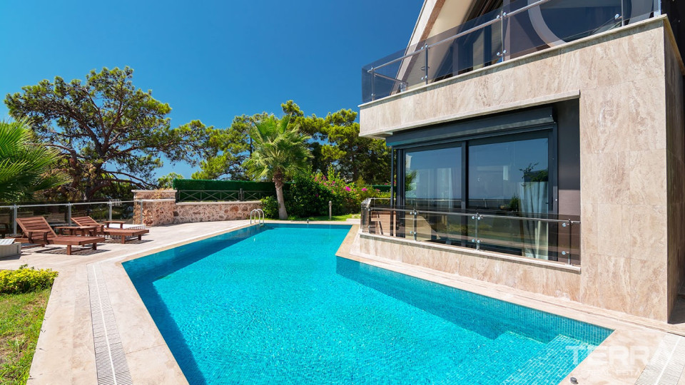 Smart Home Villa with a Splendid Sea-View to buy in Alanya Bektaş