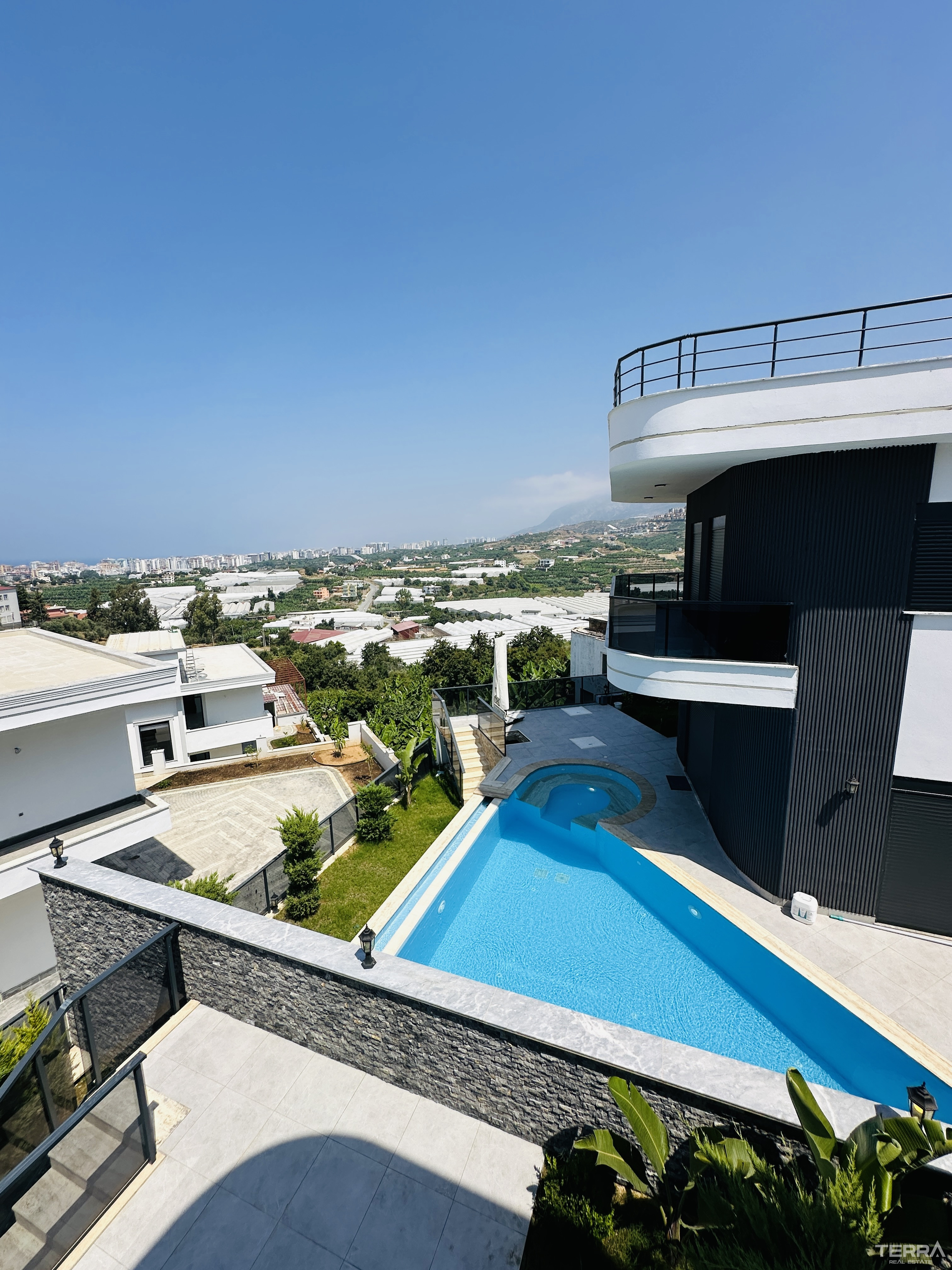 Modern Villas for Sale with Castle and Sea View in Alanya Kargıcak - 98499