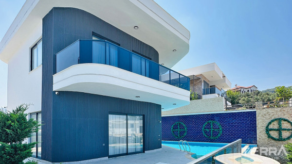 Modern Villas for Sale with Castle and Sea View in Alanya Kargıcak