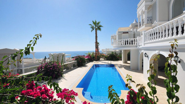 Exclusive Detached Villas to Buy in Alanya Close to the Konaklı Beach