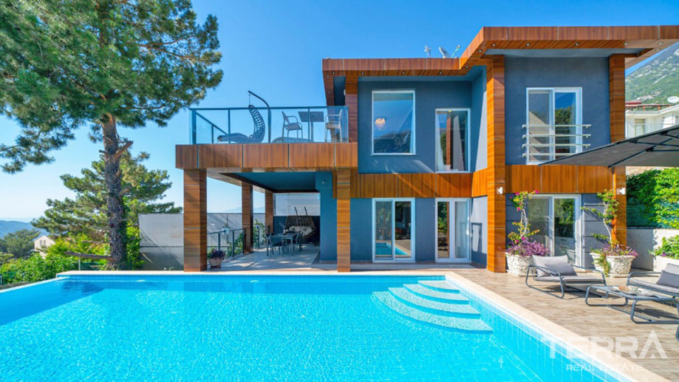 Furnished Luxury Villa with Large Garden and a Pool in Fethiye Ovacık