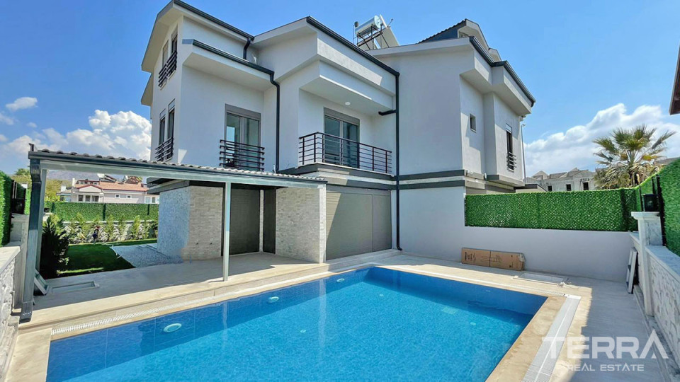 Semi Detached Luxury Villa Close to the Beach in Fethiye Çalış