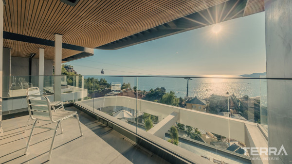 Elegant Flats in the Hearth of Alanya with Panoramic Sea View