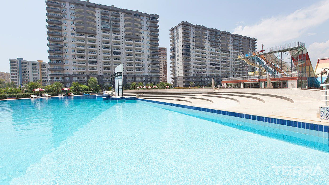 Mersin Sea View Flats in a Large Complex with Rich Social Facilities - 74514