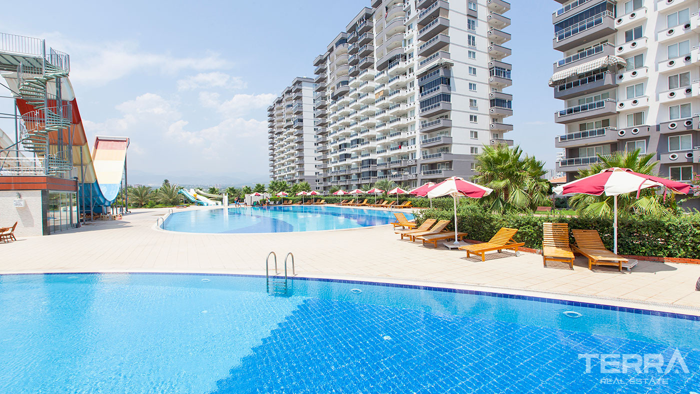 Mersin Sea View Flats in a Large Complex with Rich Social Facilities - 74515