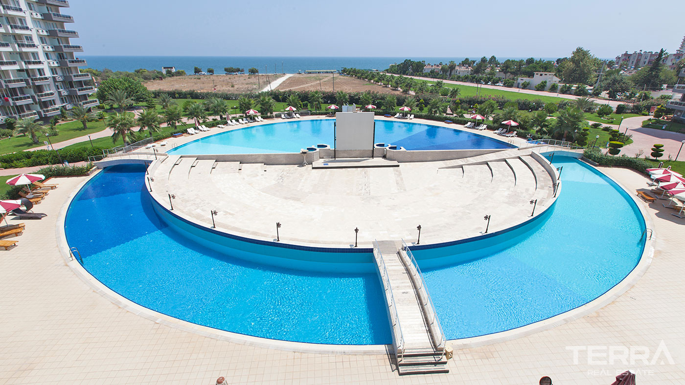 Mersin Sea View Flats in a Large Complex with Rich Social Facilities - 74517