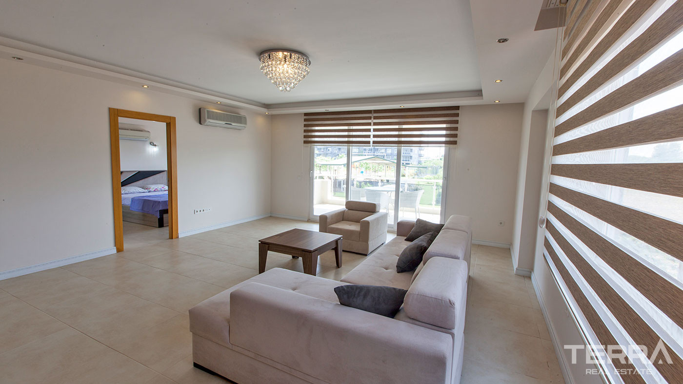 Mersin Sea View Flats in a Large Complex with Rich Social Facilities - 74518
