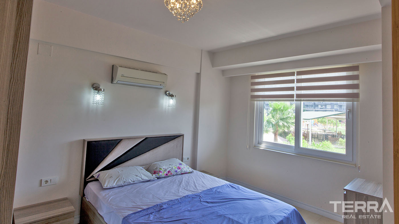 Mersin Sea View Flats in a Large Complex with Rich Social Facilities - 74521