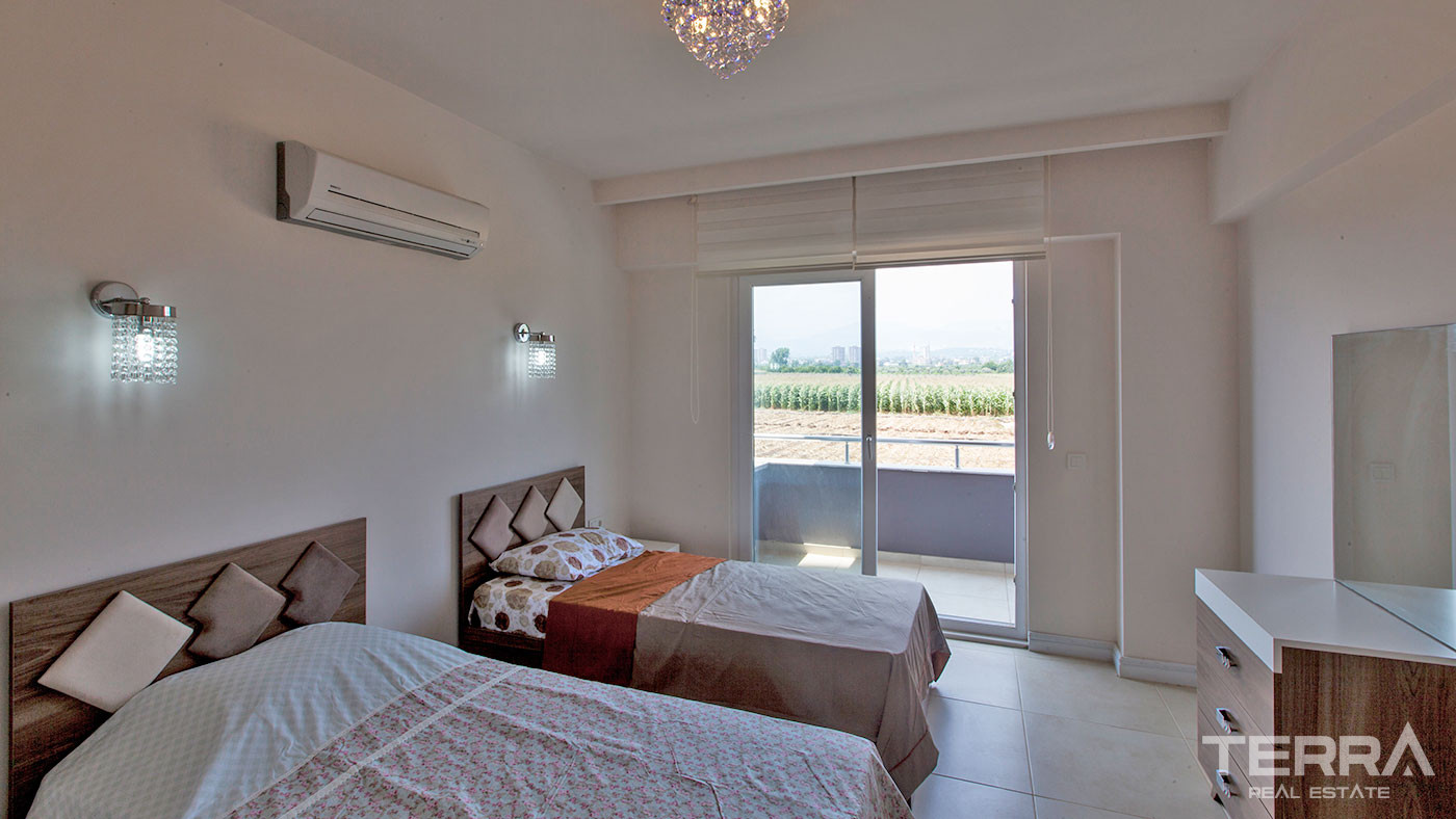 Mersin Sea View Flats in a Large Complex with Rich Social Facilities - 74523