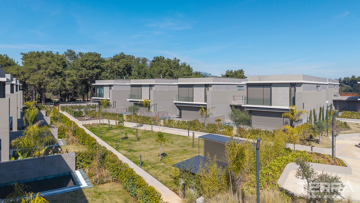 Antalya'da Güvenlikli Site İçerisinde Özel Havuzlu ve Garajlı Villalar - 133313
