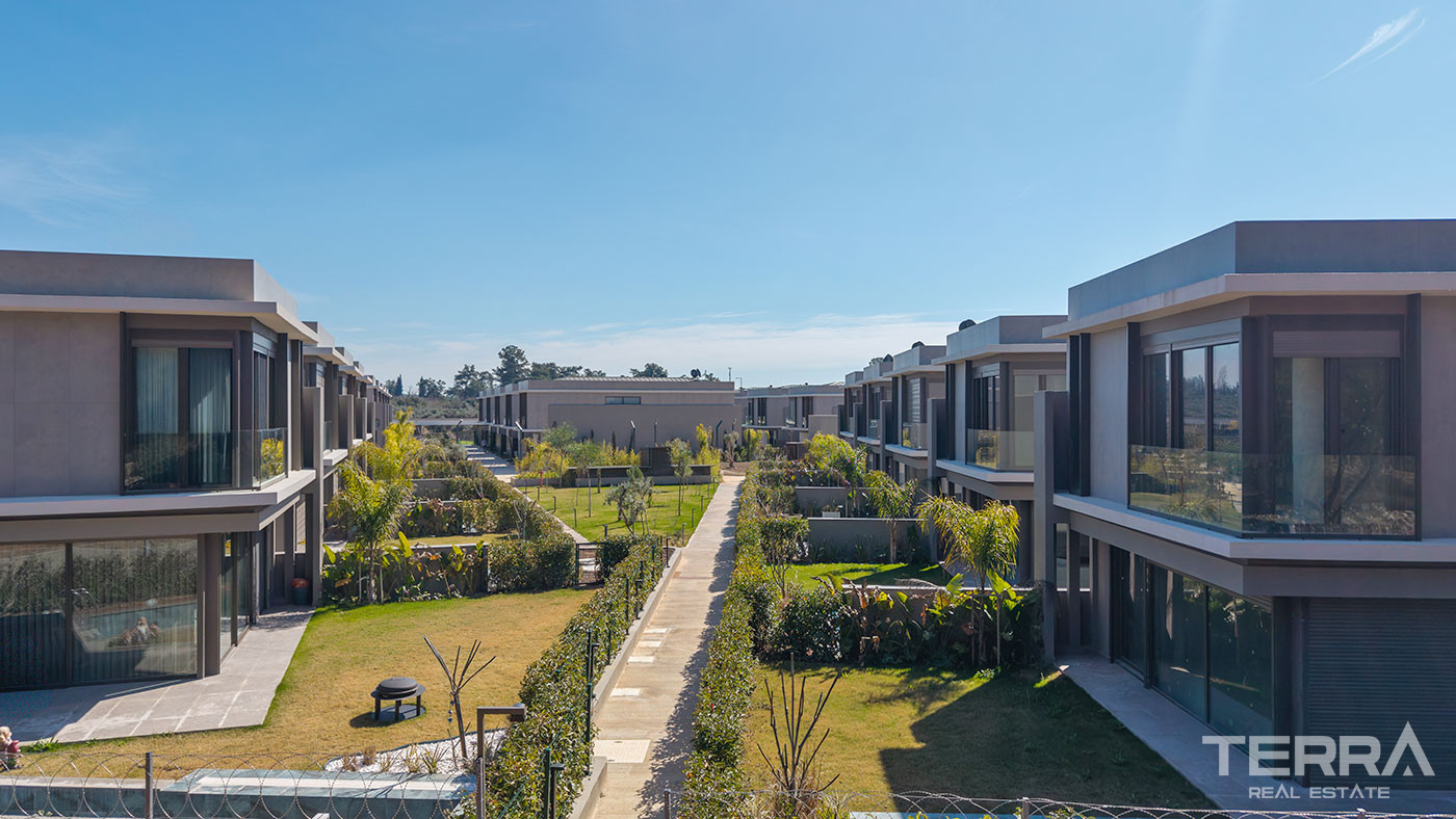 Antalya'da Güvenlikli Site İçerisinde Özel Havuzlu ve Garajlı Villalar - 133314