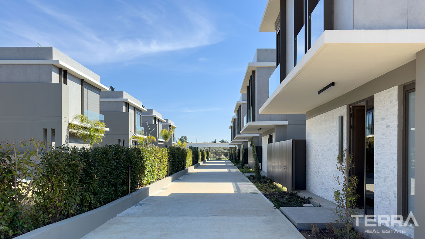 Antalya'da Güvenlikli Site İçerisinde Özel Havuzlu ve Garajlı Villalar - 133316