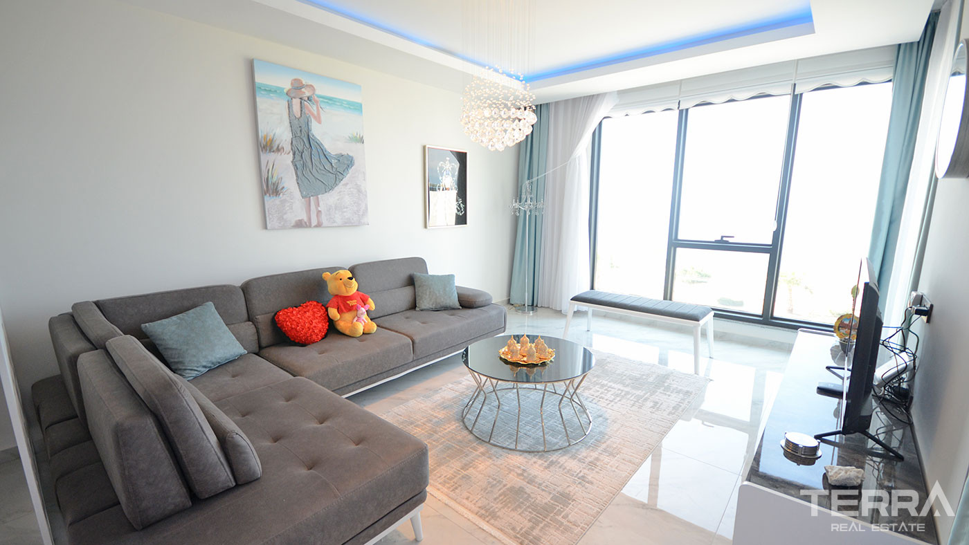 Spectacular Seafront Apartment with Stylish Furnishings in Alanya - 74835