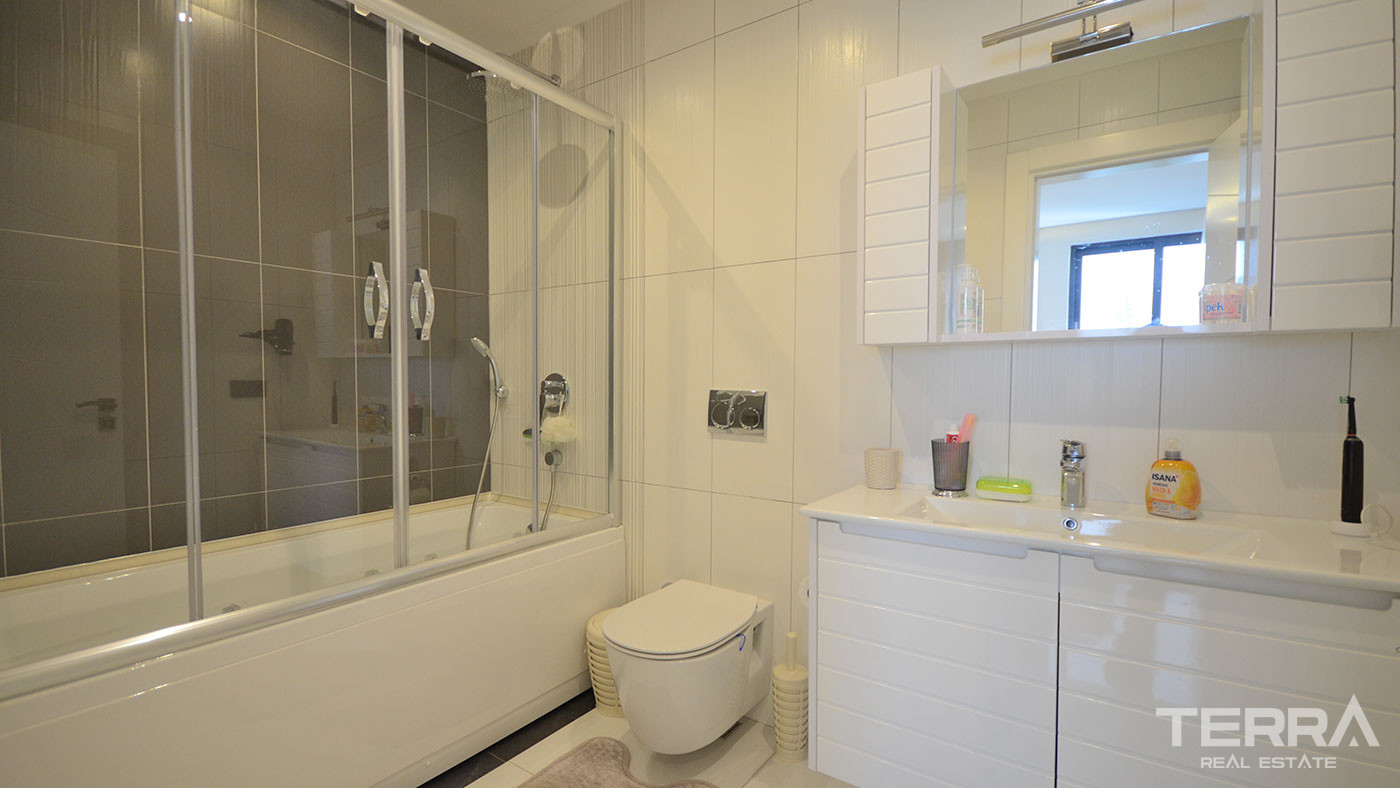 Spectacular Seafront Apartment with Stylish Furnishings in Alanya - 74843